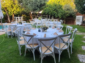 כסאות קרוס לבן אירוע רעננה .