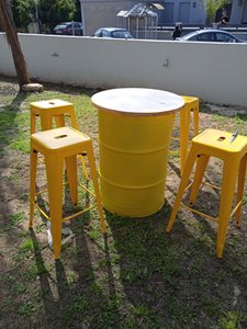 שולחן בר חבית צהוב טופ עץ